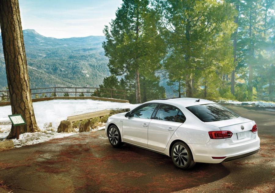  Volkswagen Jetta Hybrid 2012 года  (фото 10 из 133)